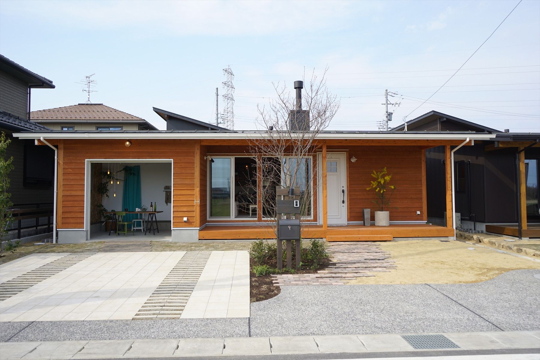 スタイリッシュな自然素材の平屋〔COVACO〕 アイチャッチ スタイリッシュな自然素材の平屋〔COVACO〕 アイチャッチ
