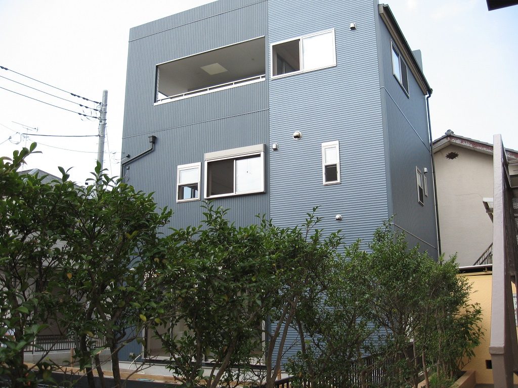越谷市A様邸｜自由設計｜シンプルモダンの三階建て