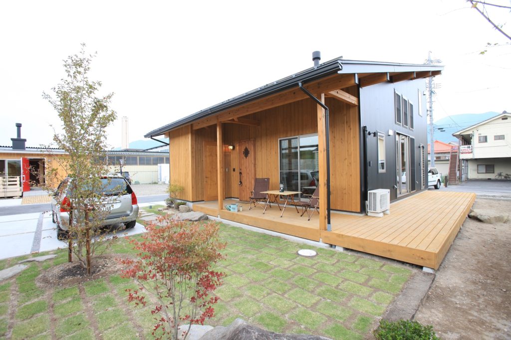 山小屋風の家の間取り 内装実例 薪ストーブのあるログハウス風平屋でほっこり暮らし Technohome