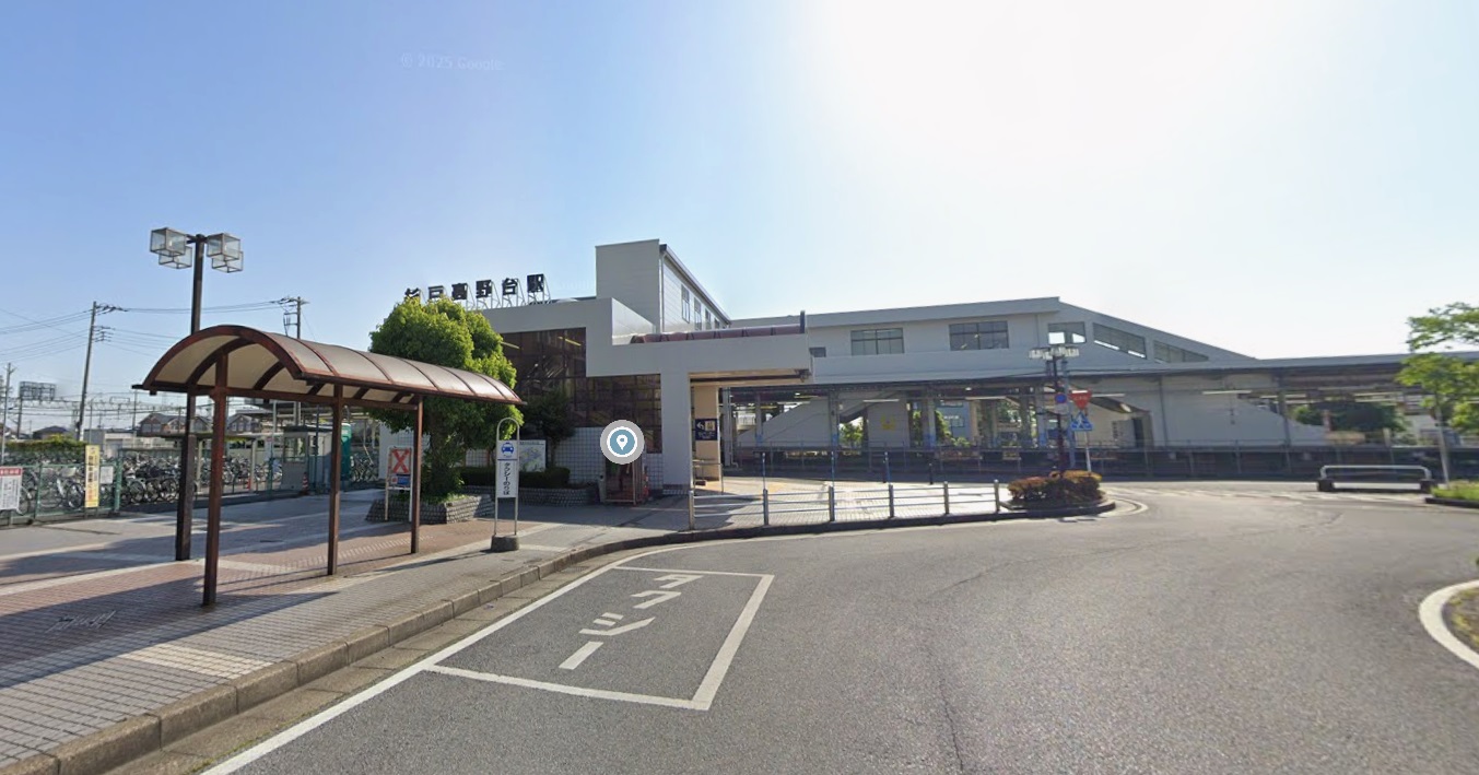 杉戸高野台駅の駅舎と駅前ロータリー